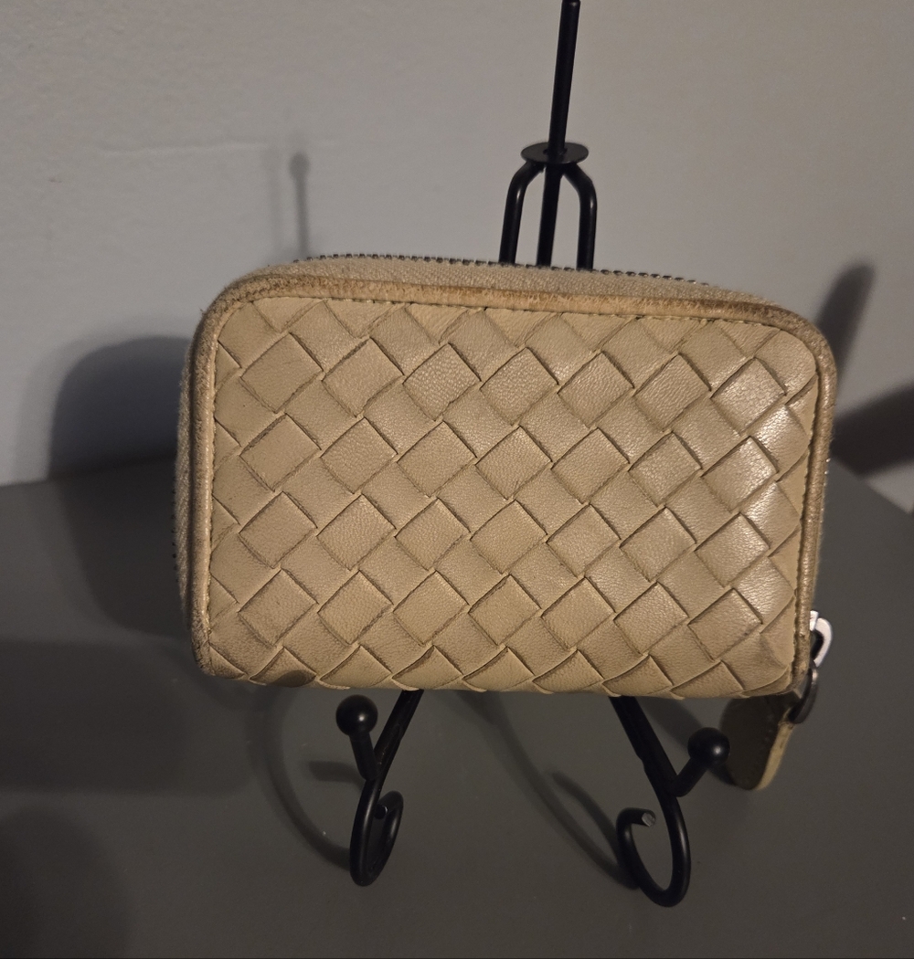 BOTTEGA Venta Elegant Tan Woven Leather Zipper Card Wallet Made In ITALY